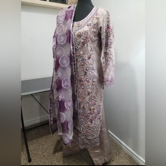 lavander and purple shalwar kameez - Picture 2 of 3